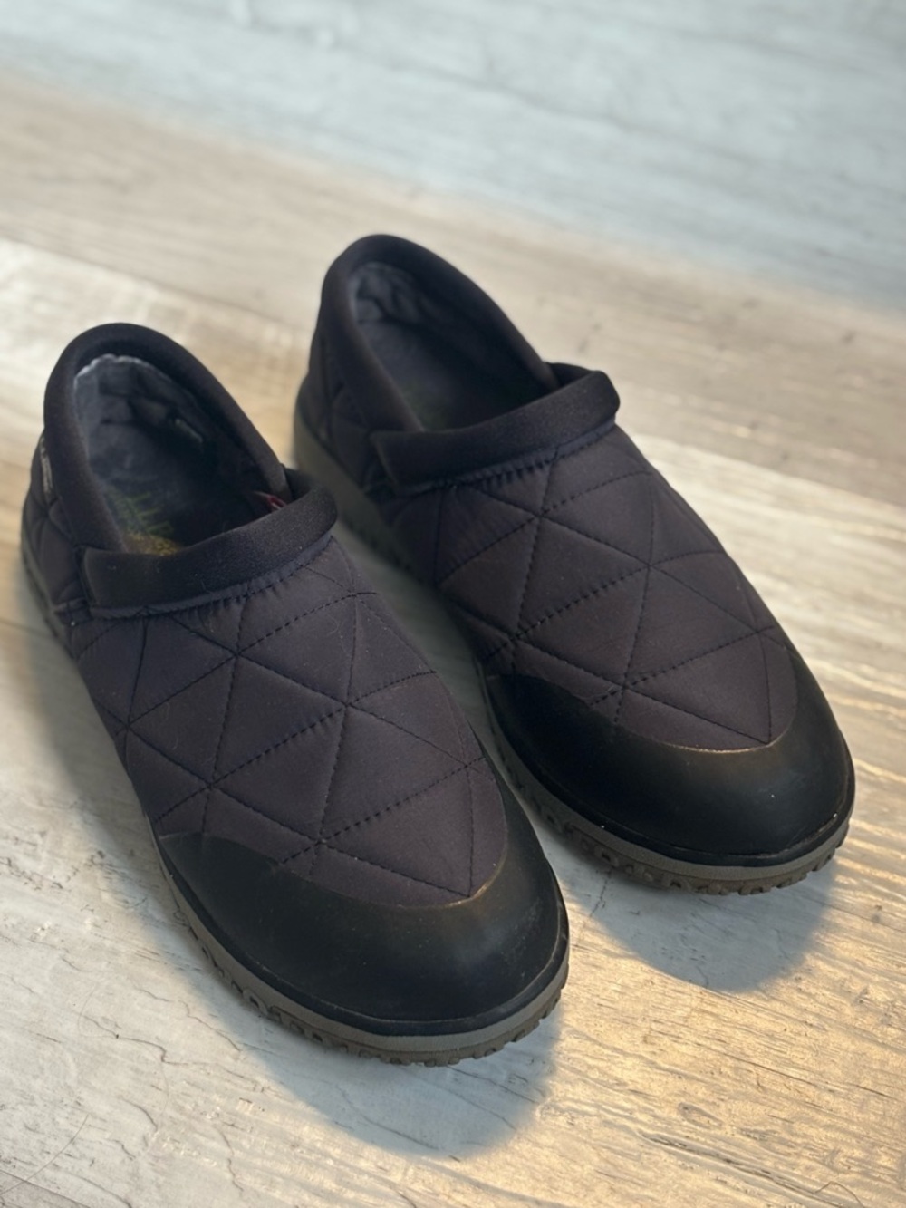 L.L. Bean Ultralight Primaloft Waterproof Slip on Shoes Black Women’s Size 9